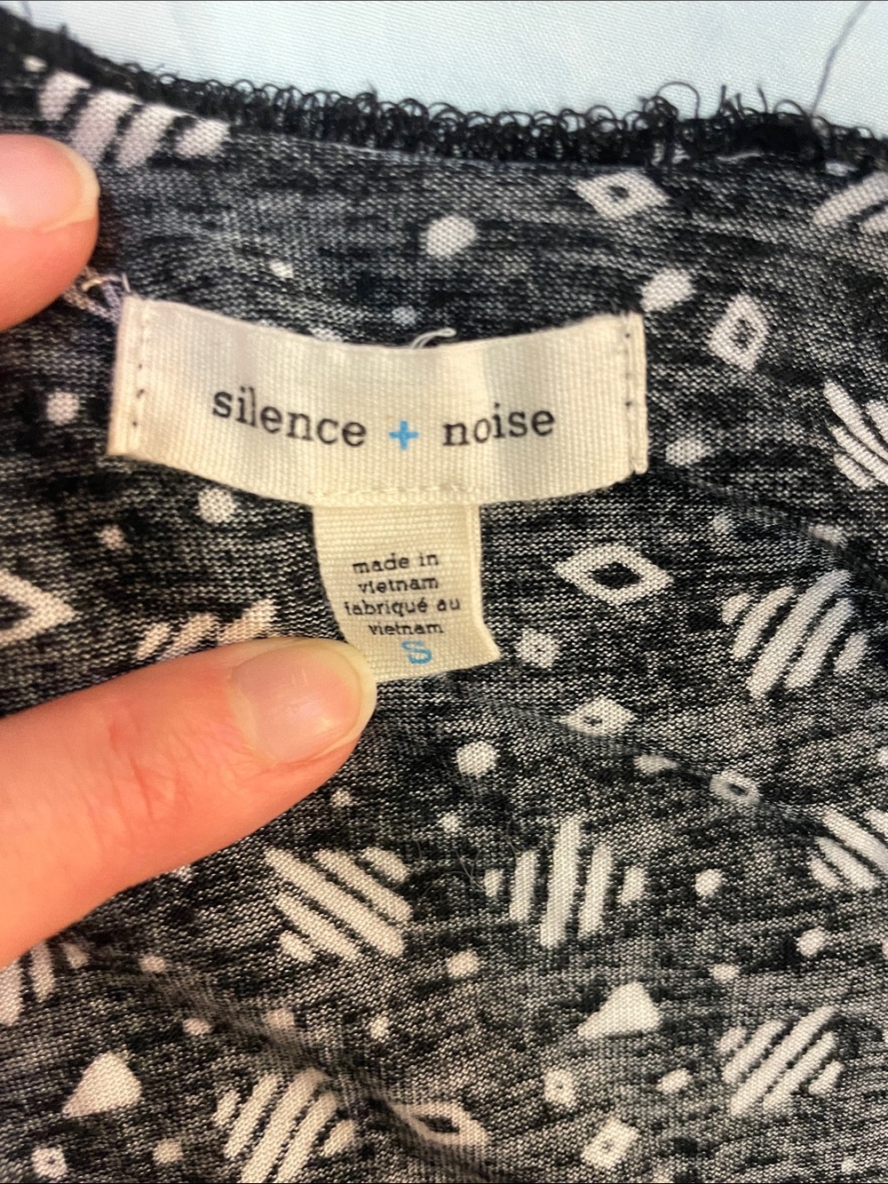 silence + noise Black & Cream Strappy V-Neck Camisole - Picture 3 of 3